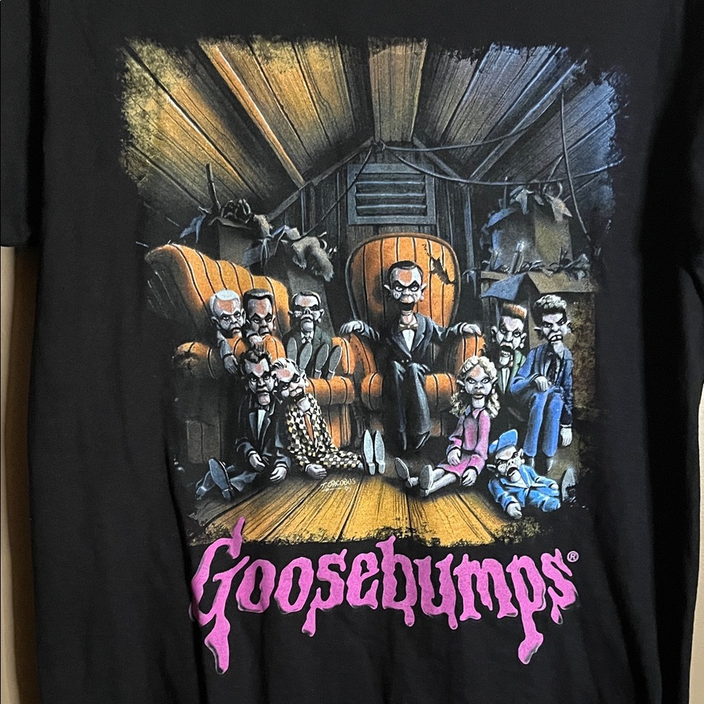 😄Goosebumps graphic Tshirt medium